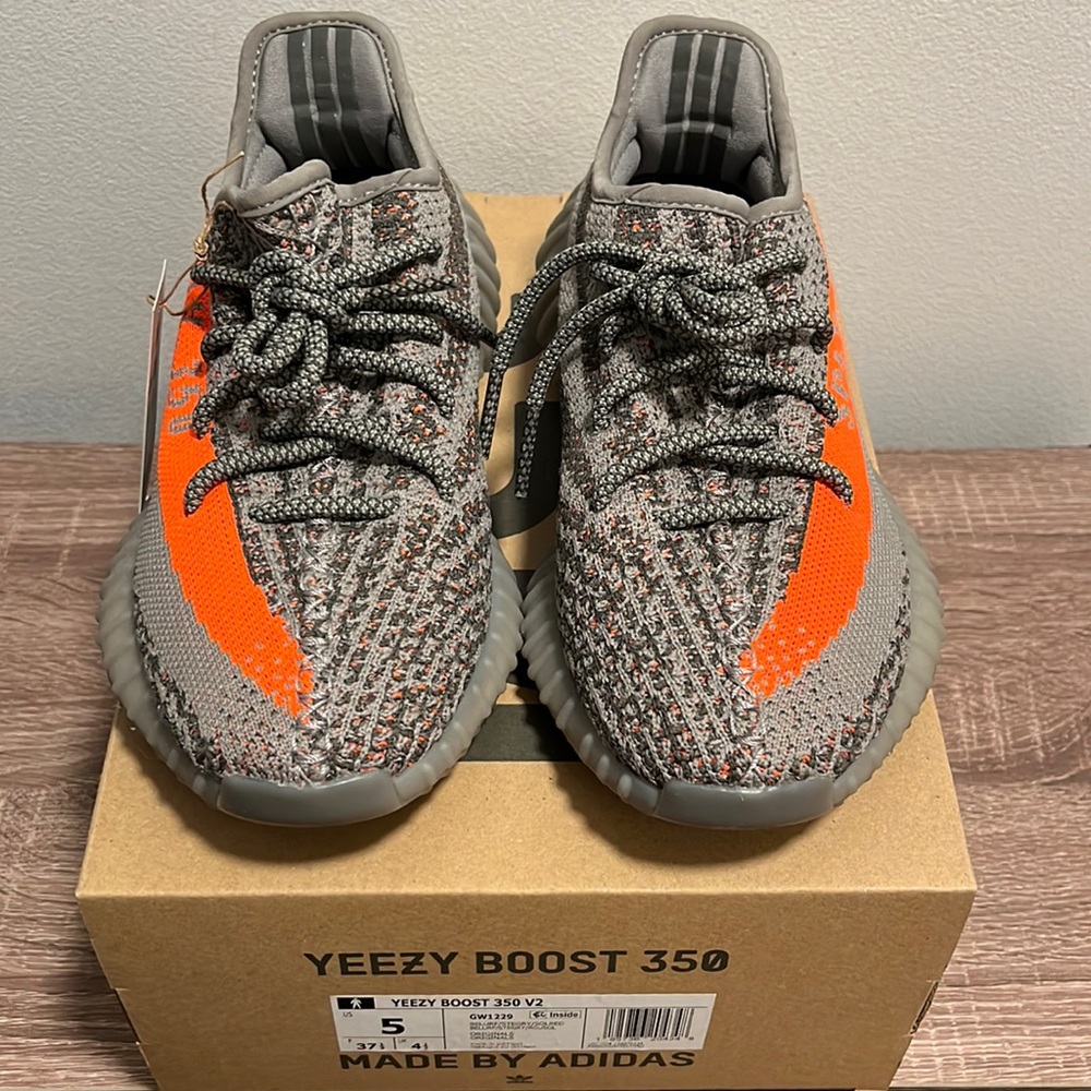 Yeezy Boost 350 v2 beluga Size 5